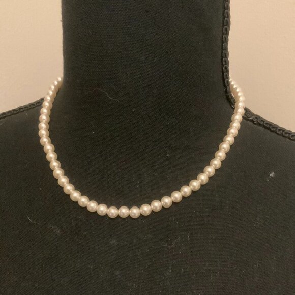 Napier Vintage Faux Pearl Single Strand Choker Gold Tone Necklace - Picture 3 of 7